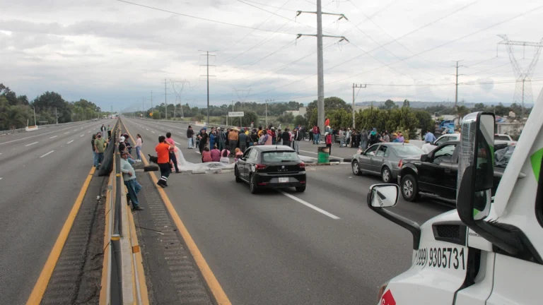 Xoxtla-bloqueo-autopista-Mexico-Puebla