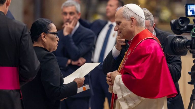 México extiende una invitación al Papa León XIV a través de Rosa Icela Rodríguez