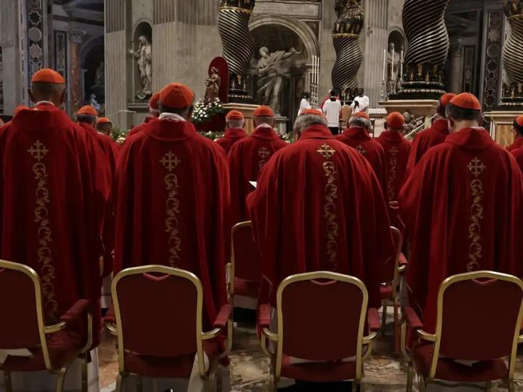 Inicia el Cónclave: Cardenales juran guardar secreto ante el juicio final de Miguel Ángel
