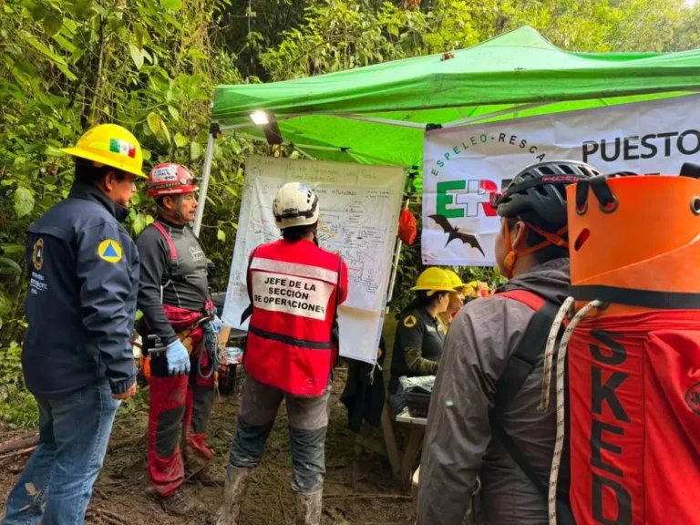 aa008296-cuetzalan-rescate-gruta_de_chichicazapan_05-esp-1000x750