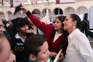 120726 CSP ENTREGA BECA RITA CETINA EN ZACATECAS 1